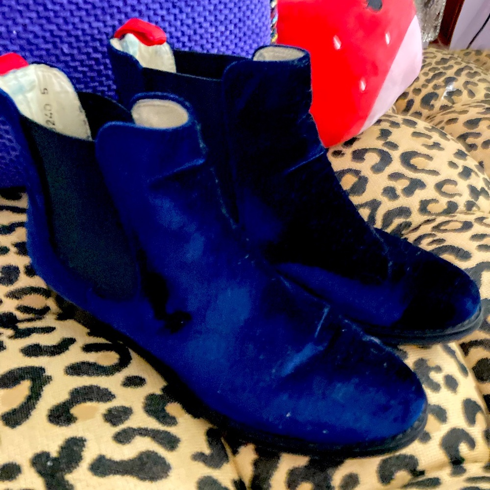 blue suede shoes 🦋